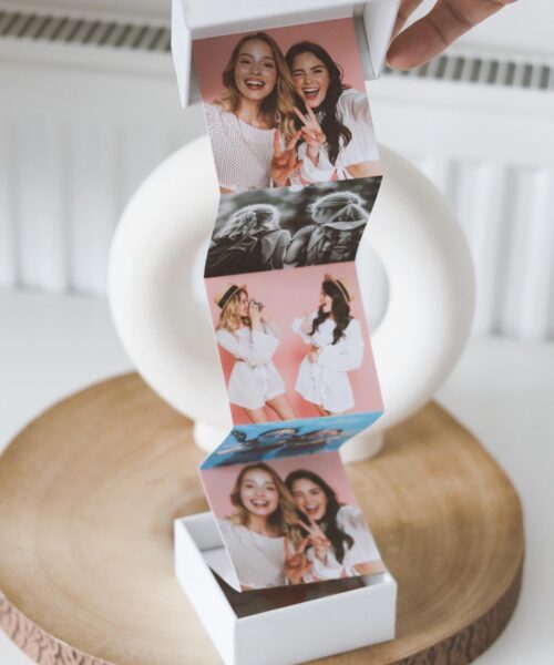 Pull-Out Photo Box